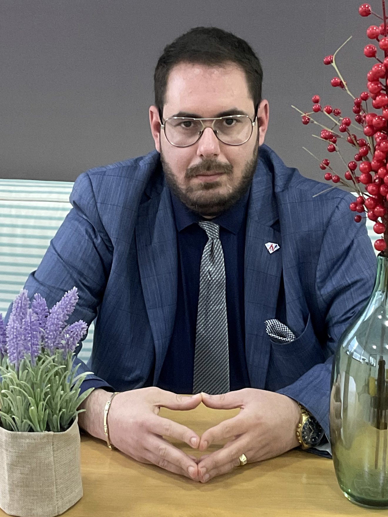 ΘΑΝΟΣ ΤΣΑΟΥΣΟΓΛΟΥ, σύμβουλος ακίνητης περιουσίας — πορτρέτο